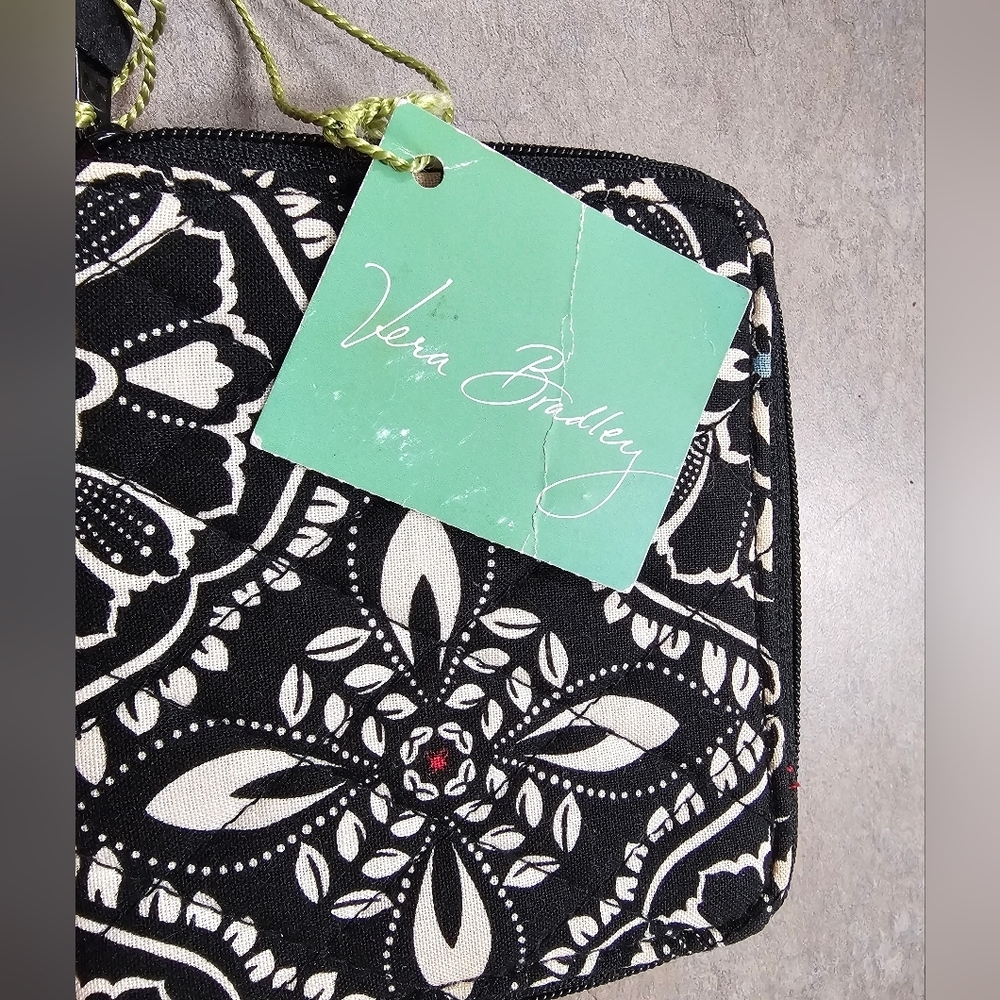 Vera Bradley Womens Zip Around Wallet Black White Floral Quilted Folding 4 x 4.5 - Picture 4 of 9